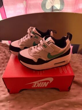 Nike Kids Sneakers in White, Black & Teal